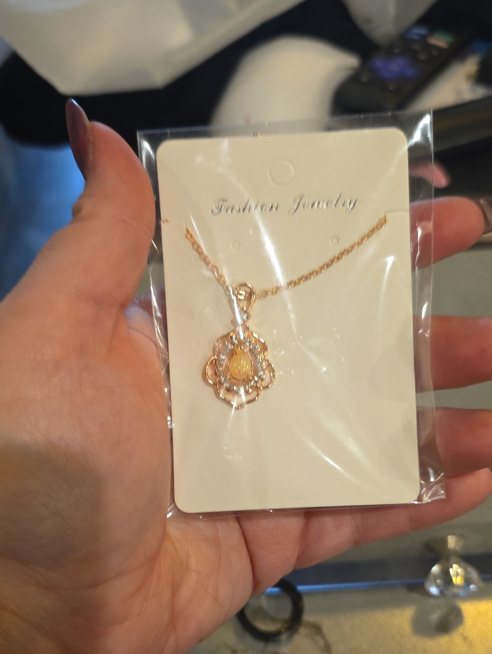Fashion Jewelry Rose Gold Pendant Necklace with Yellow Center